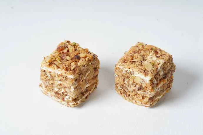 كريمة بندق ولوز محمص