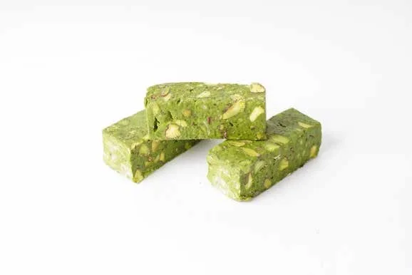 نوغا خضراء بالفستق وعجينة الفستق