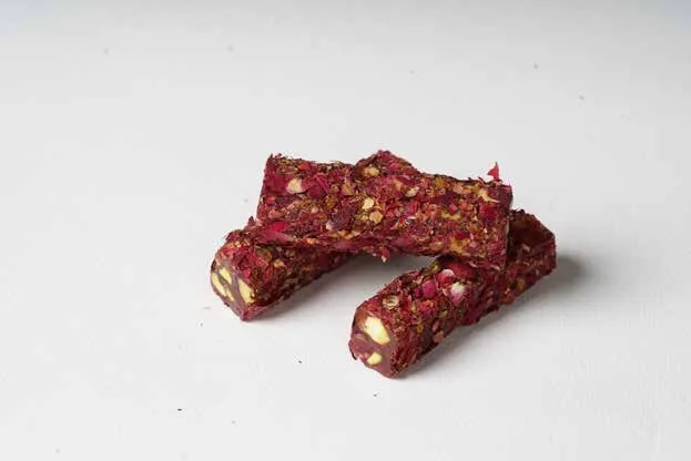 رمان وورق الورد